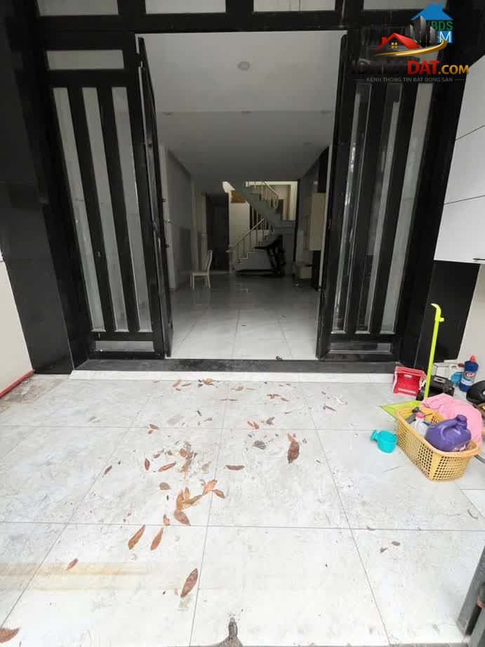 [Review Nhà Đất Sổ Đỏ] Nhà Phố 2 Tầng Giáp Ranh Tân Phú, TP Hồ Chí Minh – Vị Trí Đắc Địa Gần Trung Tâm