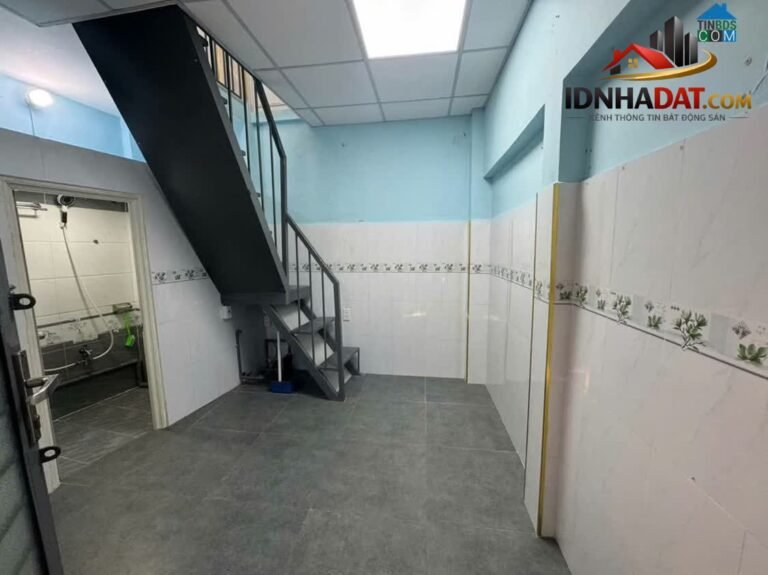 [Đánh Giá Bất Động Sản Sổ Đỏ] Nhà Mặt Phố 3 Tầng Tại Phường Phú Trung, Quận Tân Phú: Vị Trí Vàng, Pháp Lý Đầy Đủ