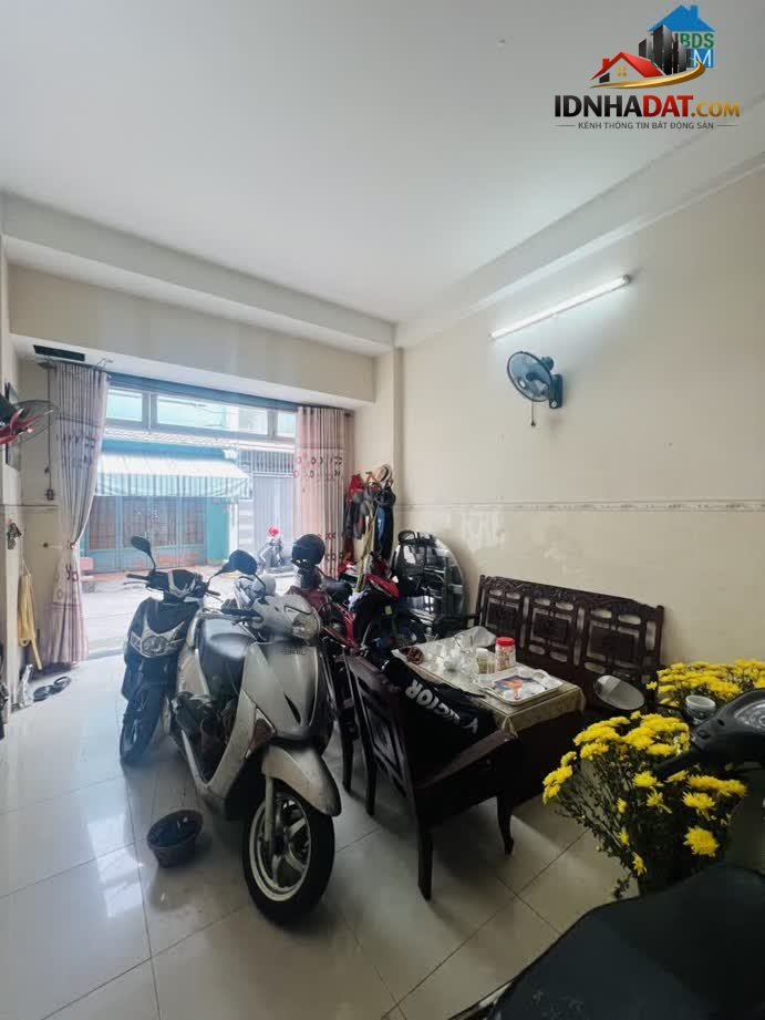 [Đánh Giá Bất Động Sản Sổ Đỏ] Nhà phố 3 tầng 3 phòng ngủ, hẻm 7m quận Tân Phú, vị trí thuận tiện