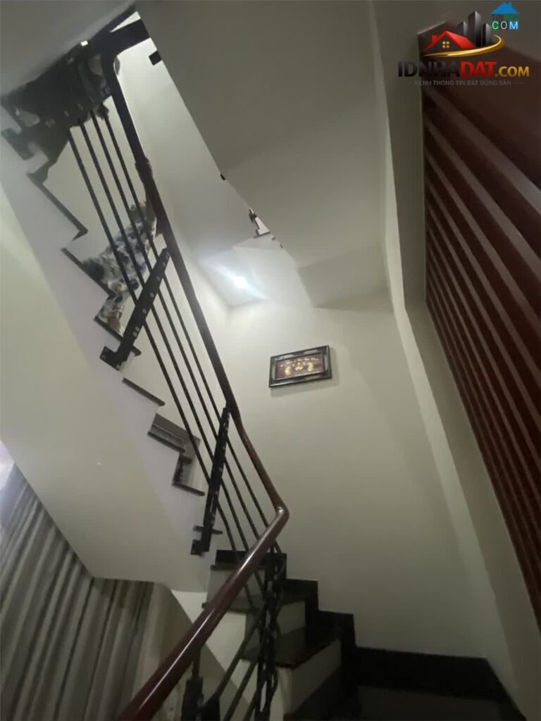 [Đánh Giá Bất Động Sản Sổ Đỏ] Nhà phố 3 tầng tại Cách Mạng Tháng 8, Tân Bình – Vị trí đắc địa, pháp lý rõ ràng