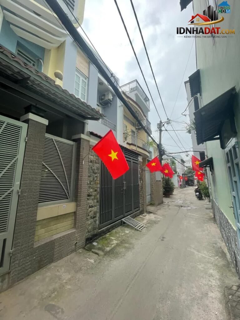 [Đánh Giá Bất Động Sản Sổ Đỏ] Nhà Phố 3 Tầng 69m² Trường Chinh, Tân Phú: Vị Trí Thuận Lợi, Pháp Lý Rõ Ràng