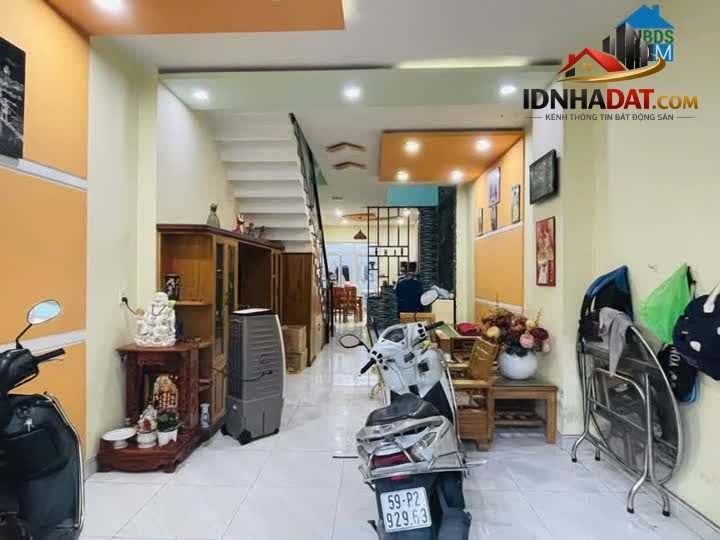 [Đánh Giá Bất Động Sản Sổ Đỏ] Nhà mặt tiền 3 tầng tại Phú Thọ Hòa, Tân Phú – Đầu tư tiềm năng với sổ đỏ