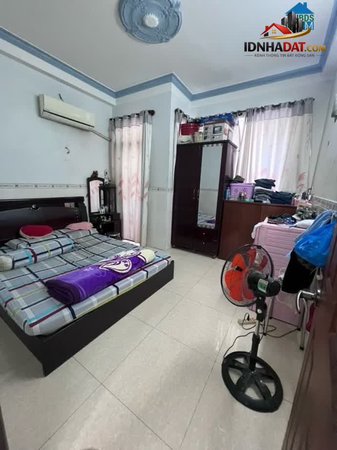 [Review Nhà Đất Sổ Đỏ] Nhà phố 3 tầng 4PN tại Quận Bình Tân – Pháp lý rõ ràng, nội thất sang trọng