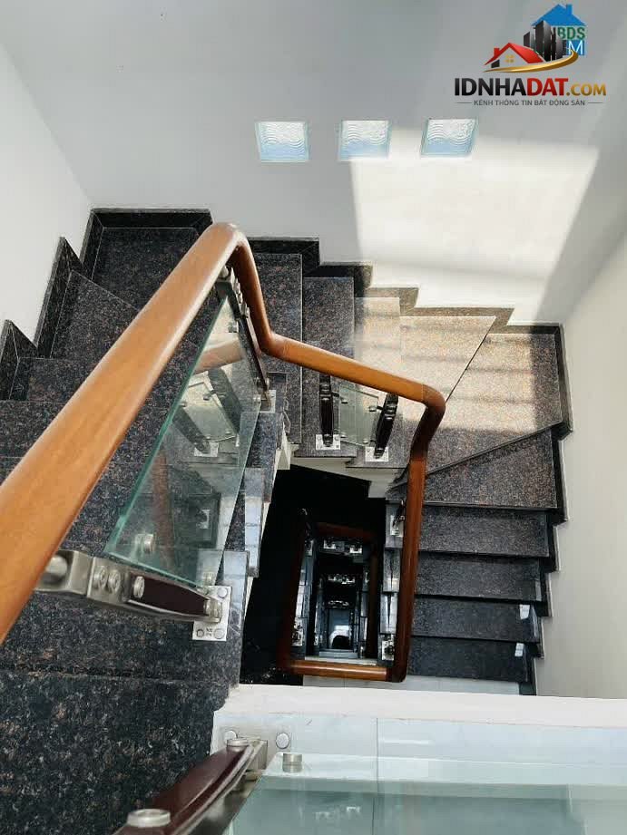 [Đánh Giá Bất Động Sản Sổ Đỏ] Nhà Mặt Phố 100m² 5 Tầng Tại Tân Phú, TP Hồ Chí Minh – Pháp Lý Rõ Ràng Với Sổ Đỏ