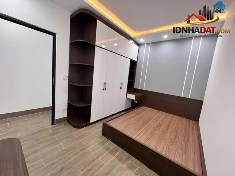 [Đánh Giá Bất Động Sản Sổ Đỏ] Nhà 1 Trệt 2 Lầu Hiện Đại Tại Quận Tân Phú, TP Hồ Chí Minh Với Sổ Đỏ Rõ Ràng