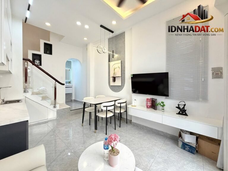 [Review Nhà Đất Sổ Đỏ] Nhà Mặt Phố 4 Tầng Nguyễn Văn Trỗi, Phú Nhuận – Vị Trí Đắc Địa Gần Sân Bay