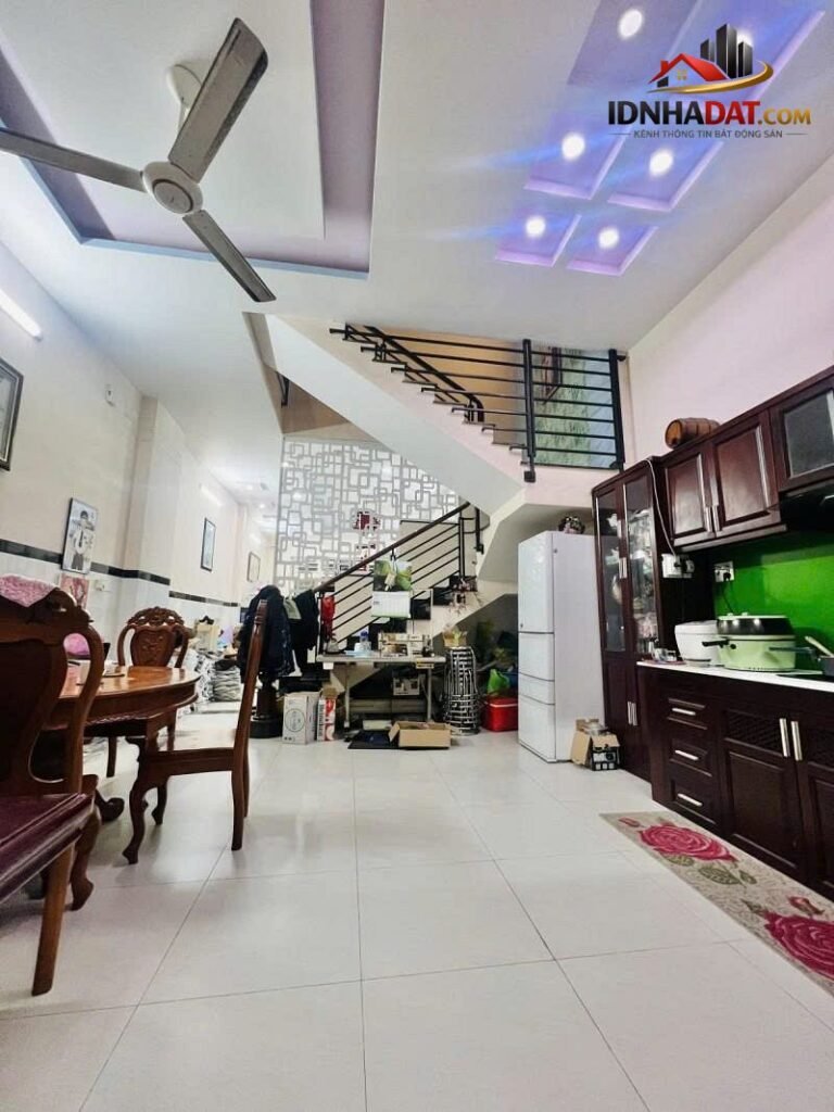 [Review Nhà Đất Sổ Đỏ] Bán nhà mặt tiền Tây Sơn, Quận Tân Phú – Vị trí đắc địa, sổ đỏ chính chủ
