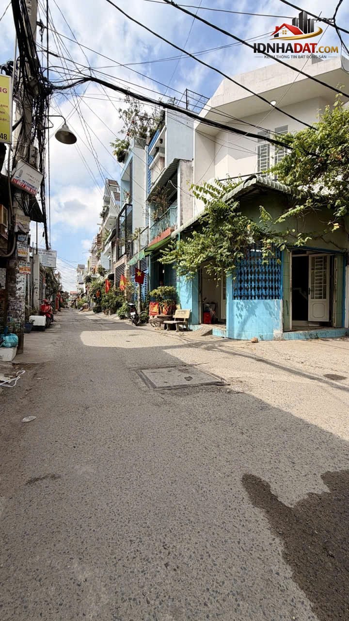 [Đánh Giá Bất Động Sản Sổ Đỏ] Nhà Mặt Phố Kinh Doanh Tại Quận Tân Phú, TP Hồ Chí Minh – Vị Trí Đắc Địa, Pháp Lý Rõ Ràng