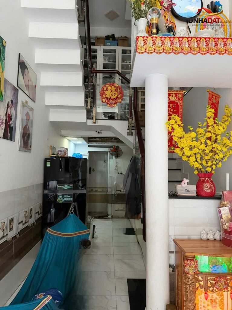 [Đánh Giá Bất Động Sản Sổ Đỏ] Nhà phố 3 tầng tại Phường 11, Quận 6, HCM: Vị trí đắc địa, sổ đỏ đầy đủ