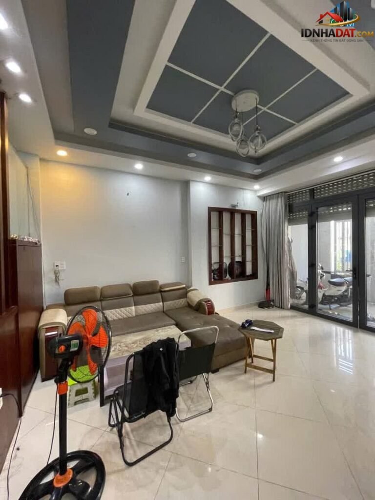 [Đánh Giá Bất Động Sản Sổ Đỏ] Nhà Phố 3 Tầng Tại Phường Tây Thạnh, Quận Tân Phú – Vị Trí Đắc Địa Gần Aeon Tân Phú