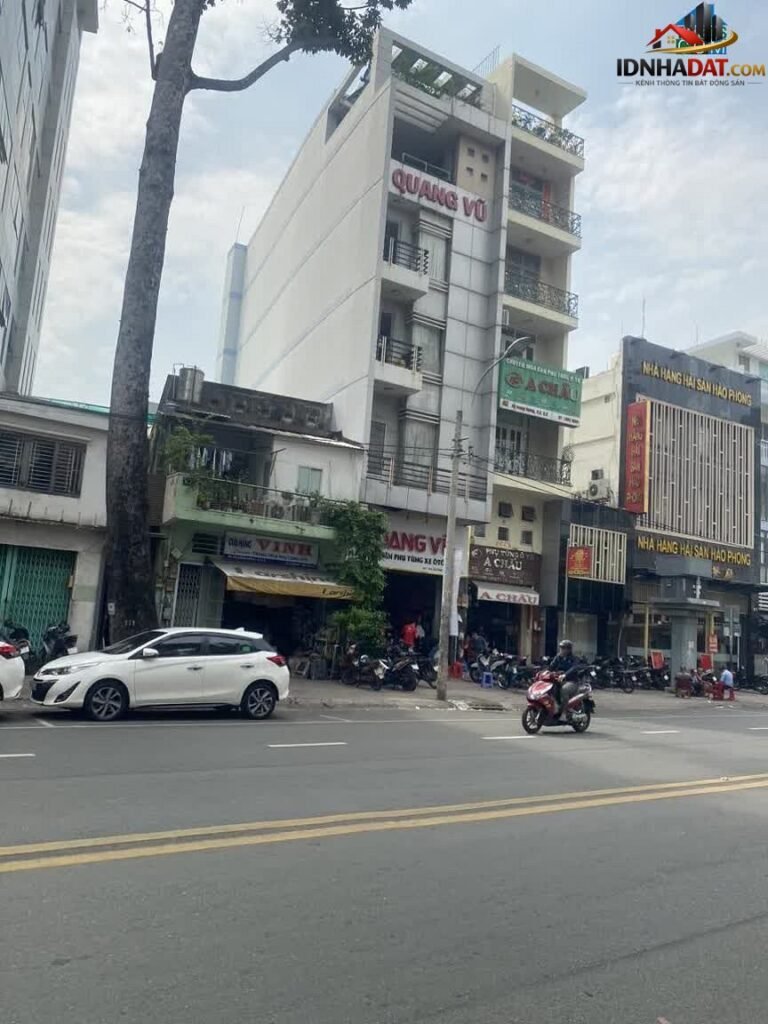[Review Nhà Đất Sổ Đỏ] Nhà Mặt Phố Quận 5, TP.HCM: Cơ Hội Đầu Tư Đáng Giá Với Sổ Đỏ Rõ Ràng
