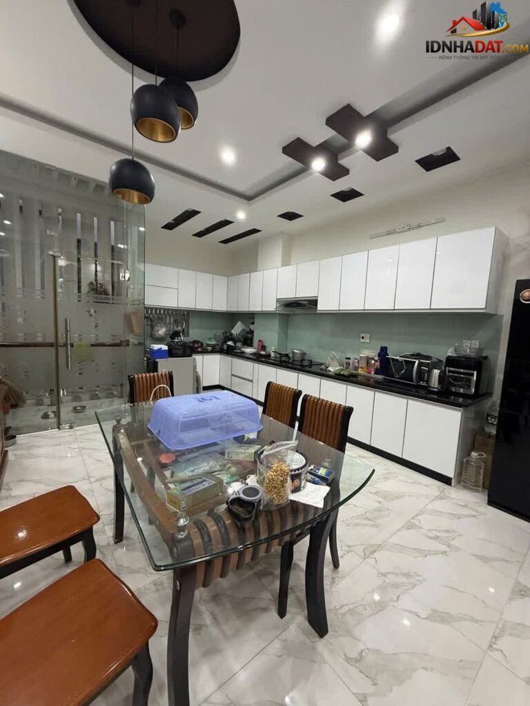 [Đánh Giá Bất Động Sản Sổ Đỏ] Nhà Phố Mặt Tiền 4 Tầng tại Phan Đăng Lưu, Hải Châu, Đà Nẵng – Vị Trí Đắc Địa, Pháp Lý Sổ Đỏ Rõ Ràng