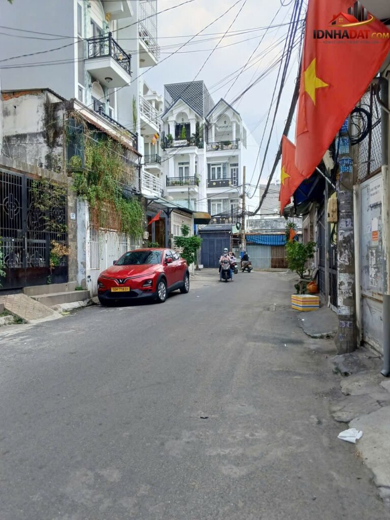 [Đánh Giá Bất Động Sản Sổ Đỏ] Nhà 3 Tầng Ô Tô Đỗ Cửa Tại Tân Bình – Vị Trí Gần Trường Chinh