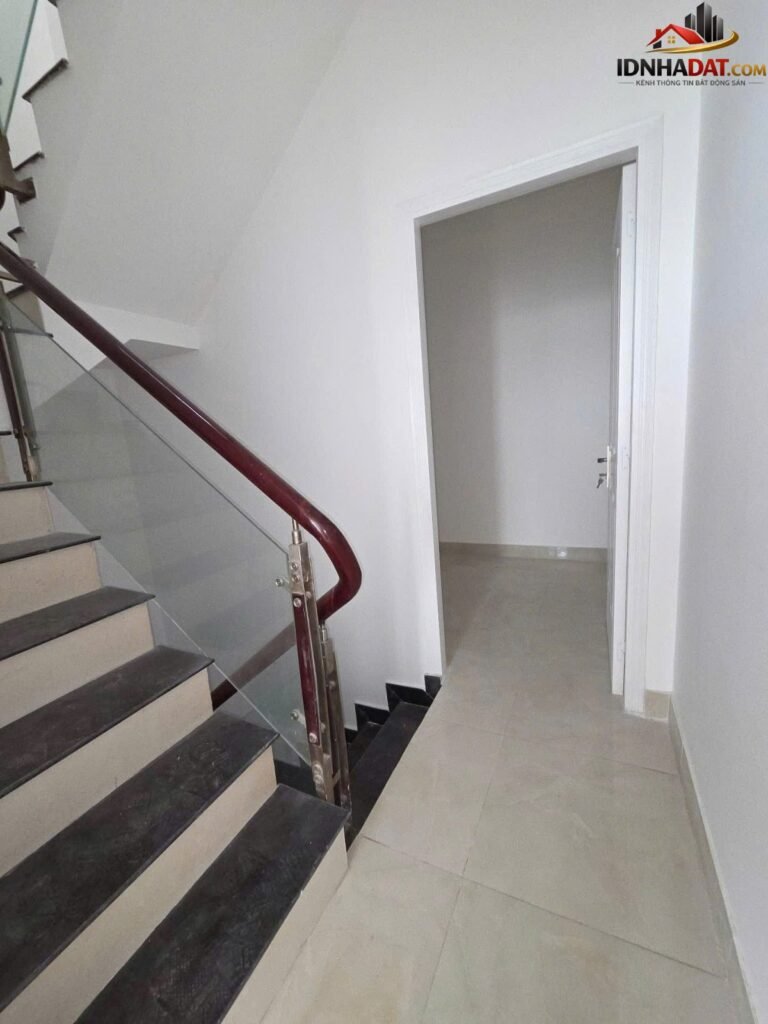 [Review Nhà Đất Sổ Đỏ] Nhà phố 4 tầng BTCT tại hẻm Hậu Giang, Bình Phú – Pháp lý rõ ràng, giá trị gia tăng cao
