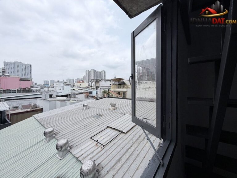 [Đánh Giá Bất Động Sản Sổ Đỏ] Căn hộ cũ 20m2 tại Trần Hưng Đạo, Quận 1 – Tiềm năng homestay với sổ đỏ