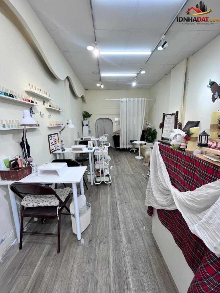 [Đánh Giá Bất Động Sản Sổ Đỏ] Sang Tiệm Nail 60 Triệu Tại Đường Huỳnh Văn Bánh, Quận Phú Nhuận