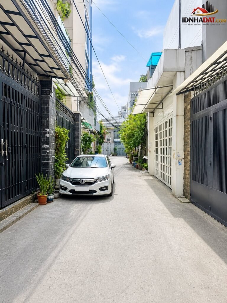 [Đánh Giá Bất Động Sản Sổ Đỏ] Nhà phố 3 tầng Đường Đô Đốc Long, Tân Phú – Vị trí hẻm xe hơi, pháp lý sổ đỏ rõ ràng