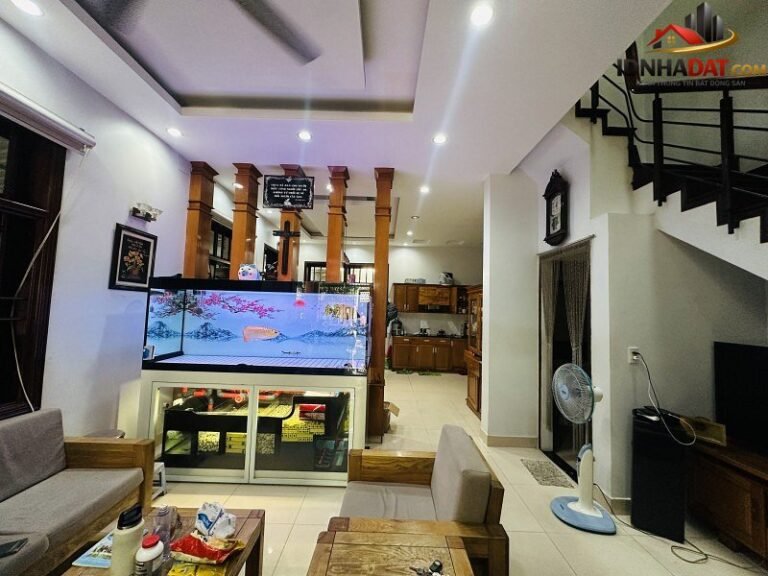 [Đánh Giá Bất Động Sản Sổ Đỏ] Biệt thự thổ cư có sổ đỏ tại đường số 10, Phước Long B, Thủ Đức với vị trí vàng