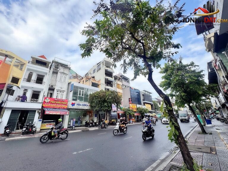 [Đánh Giá Bất Động Sản Sổ Đỏ] Nhà Mặt Tiền Đinh Tiên Hoàng, Quận 1, Hồ Chí Minh – Vị Trí Đắc Địa, Pháp Lý Rõ Ràng