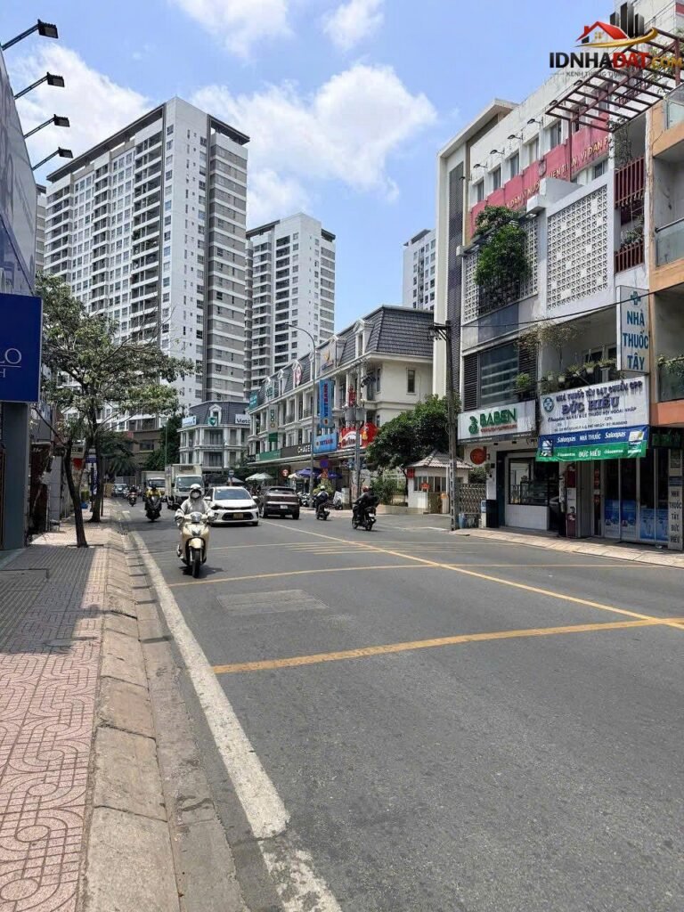 [Đánh Giá Bất Động Sản Sổ Đỏ] Nhà mặt tiền 68m2 tại Phường 9, Quận Phú Nhuận – Vị trí đắc địa gần hồ Văn Huê