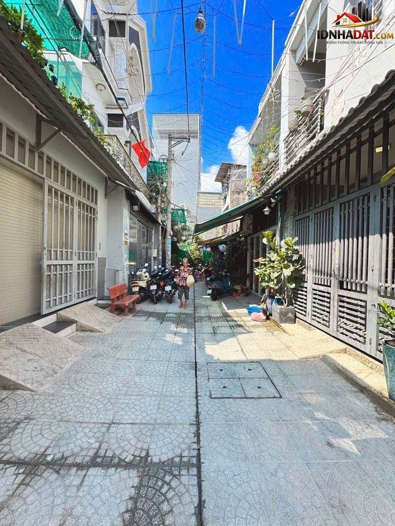 [Review Nhà Đất Sổ Đỏ] Nhà phố hẻm xe hơi tại Quận Tân Phú, pháp lý rõ ràng, giá nhỉnh 4 tỷ