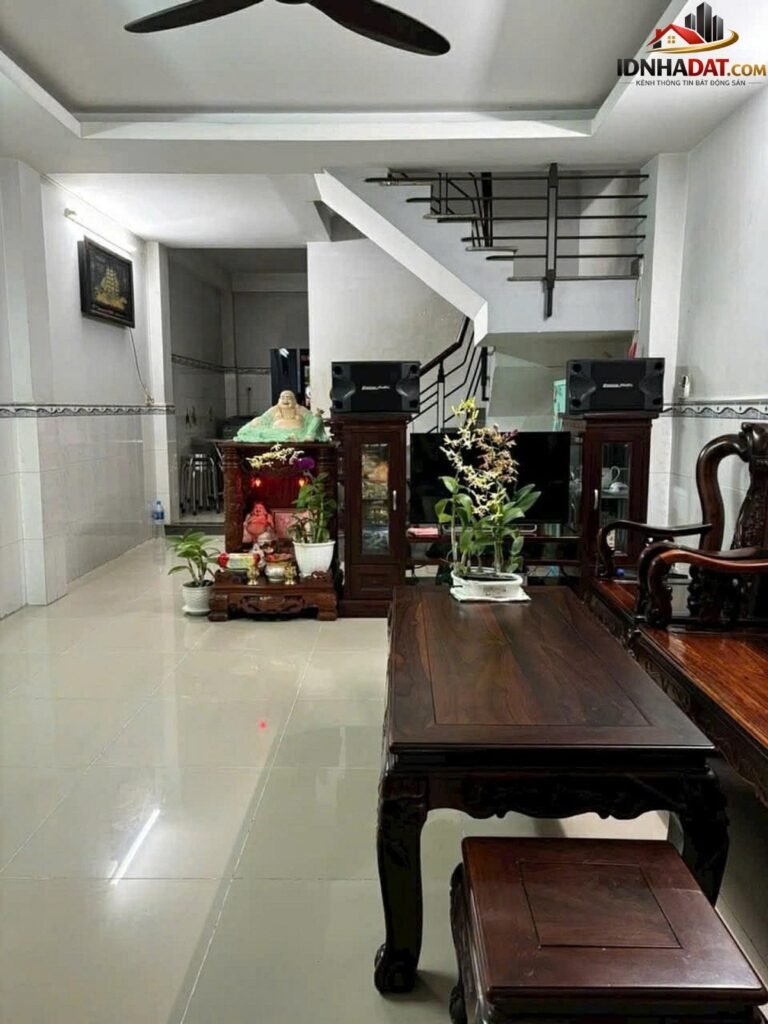 [Review Nhà Đất Sổ Đỏ] Bán nhà phố 4 tầng tại Đường Trường Chinh, Quận 12 – Sổ đỏ riêng, vị trí gần chợ và trường học