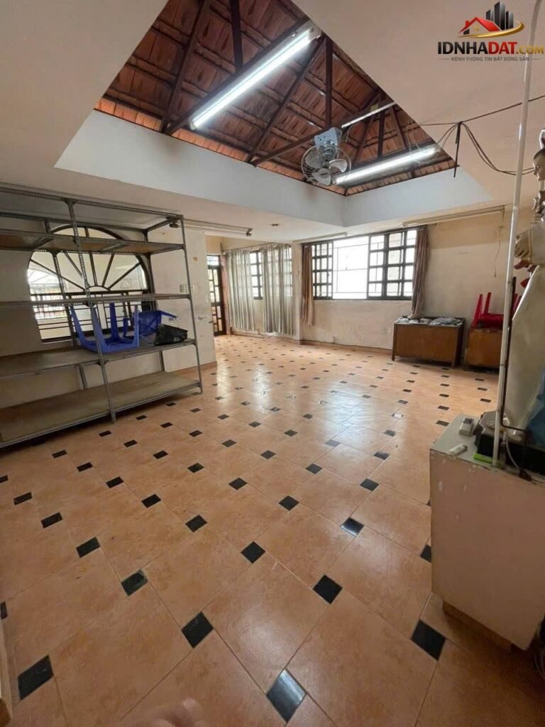 [Đánh Giá Bất Động Sản Sổ Đỏ] Nhà Biệt Thự 4 Tầng Đường 3/2, Quận 10 – Vị Trí Đắc Địa Gần Sư Vạn Hạnh