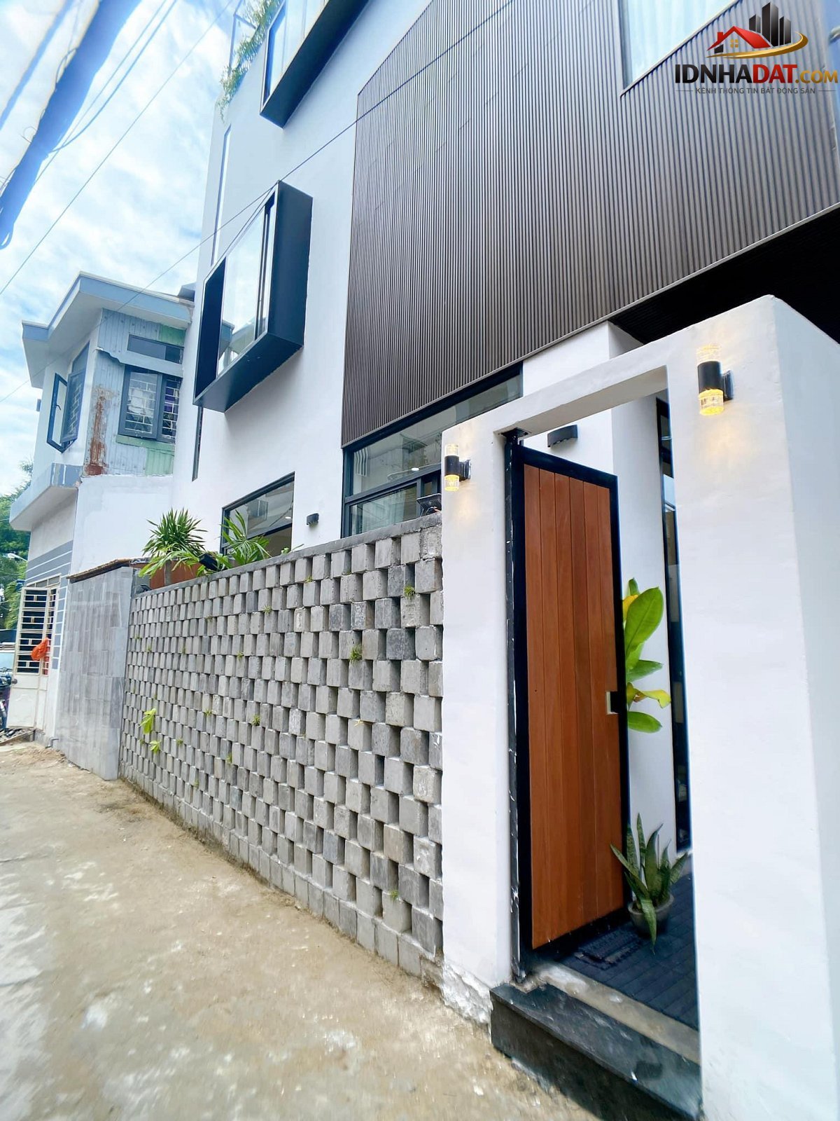 Ngôi nhà phố luôn trong lành nhờ được bọc bởi khu vườn nhỏ - Ảnh 21.