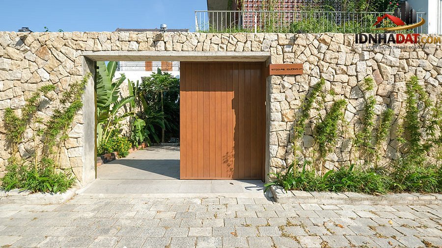 Biệt thự hiện đại 3 tầng ở Nha Trang che nắng bằng rèm dây leo - Ảnh 4.