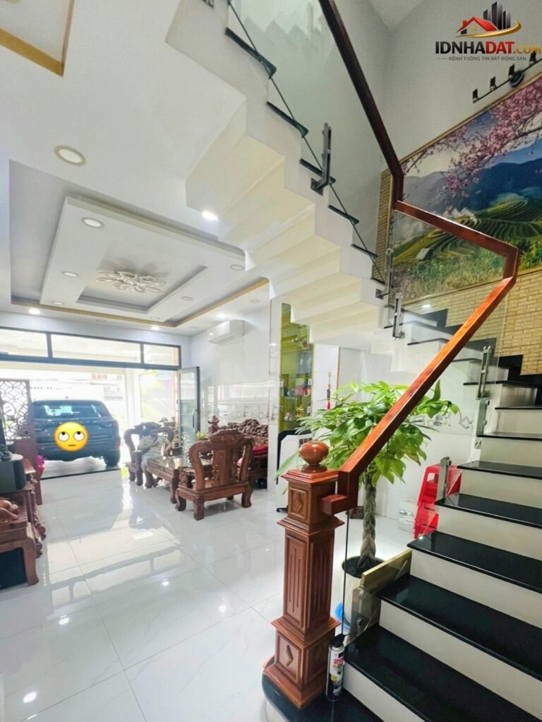 [Đánh Giá Bất Động Sản Sổ Đỏ] Nhà Mặt Tiền Kinh Doanh 4 Tầng Tại Đường Tên Lửa, Quận Bình Tân