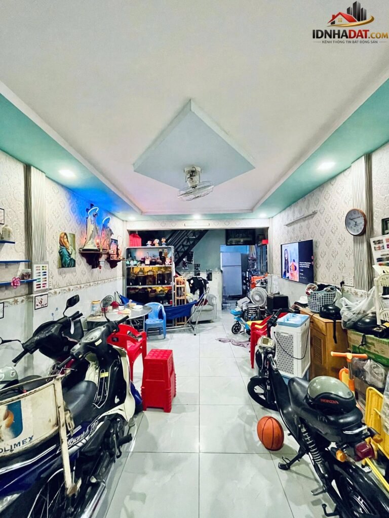 [Đánh Giá Bất Động Sản Sổ Đỏ] Nhà Hẻm Đường Lạc Long Quân, Tân Bình: Pháp Lý Rõ Ràng, Vị Trí Thuận Tiện