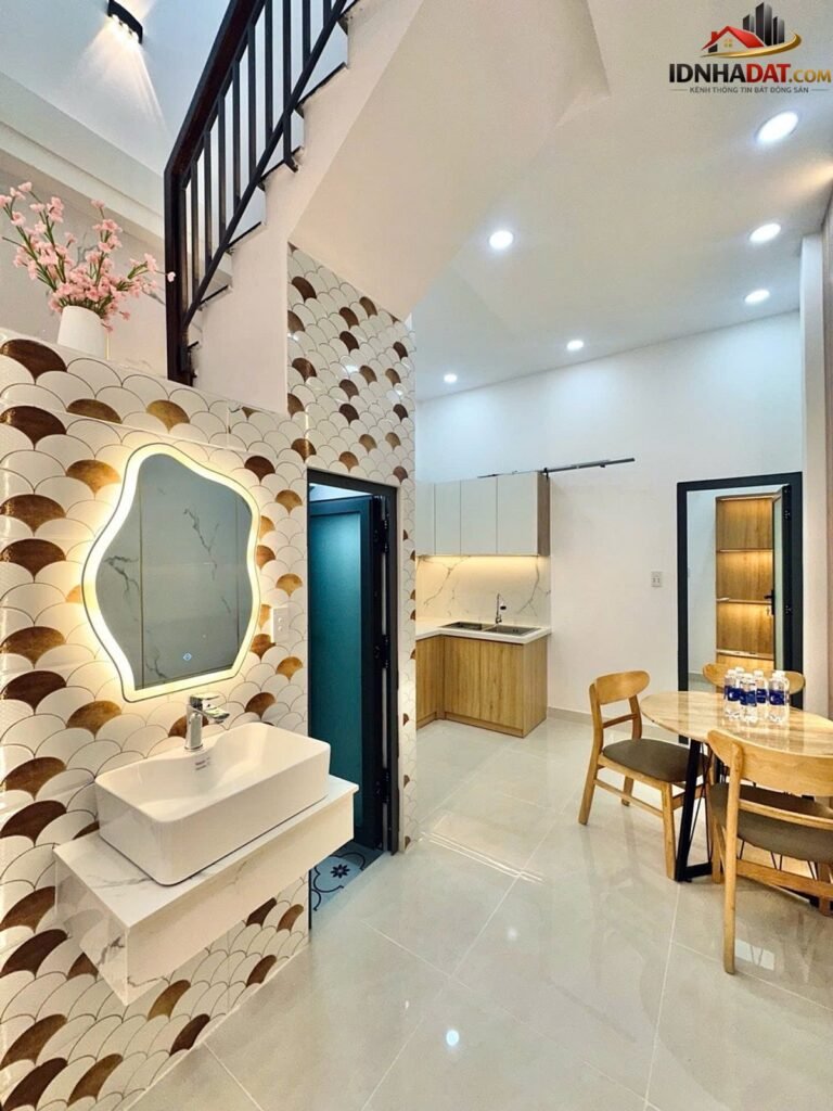 [Review Nhà Đất Sổ Đỏ] Nhà phố đẹp gần sân bay Tân Sơn Nhất, pháp lý sổ đỏ, giá 5.48 tỷ