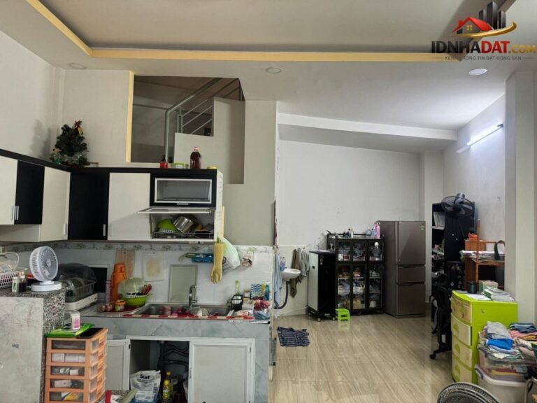 [Đánh Giá Bất Động Sản Sổ Đỏ] Nhà phố 3 tầng nở hậu 10m tại Đường Trần Bình Trọng, TP HCM – Vị trí đắc địa gần ĐH Văn Lang