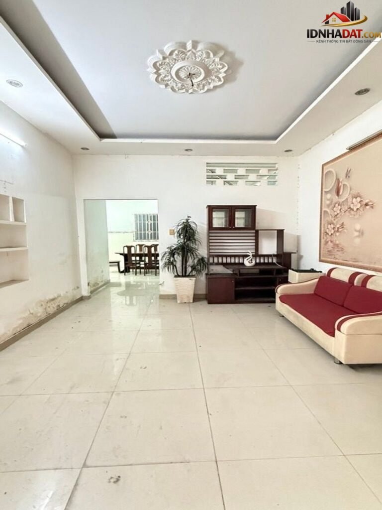 [Đánh Giá Bất Động Sản Sổ Đỏ] Nhà phố nở hậu 7m sát chợ Tân Trụ, Quận 1, Hồ Chí Minh với sổ đỏ giá 5.3 tỷ