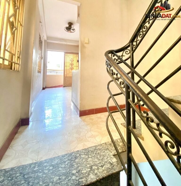 [Đánh Giá Bất Động Sản Sổ Đỏ] Nhà lô góc mặt tiền hẻm kinh doanh tại Quận 1, TP.HCM – Giá trị pháp lý rõ ràng, tiềm năng khai thác cao
