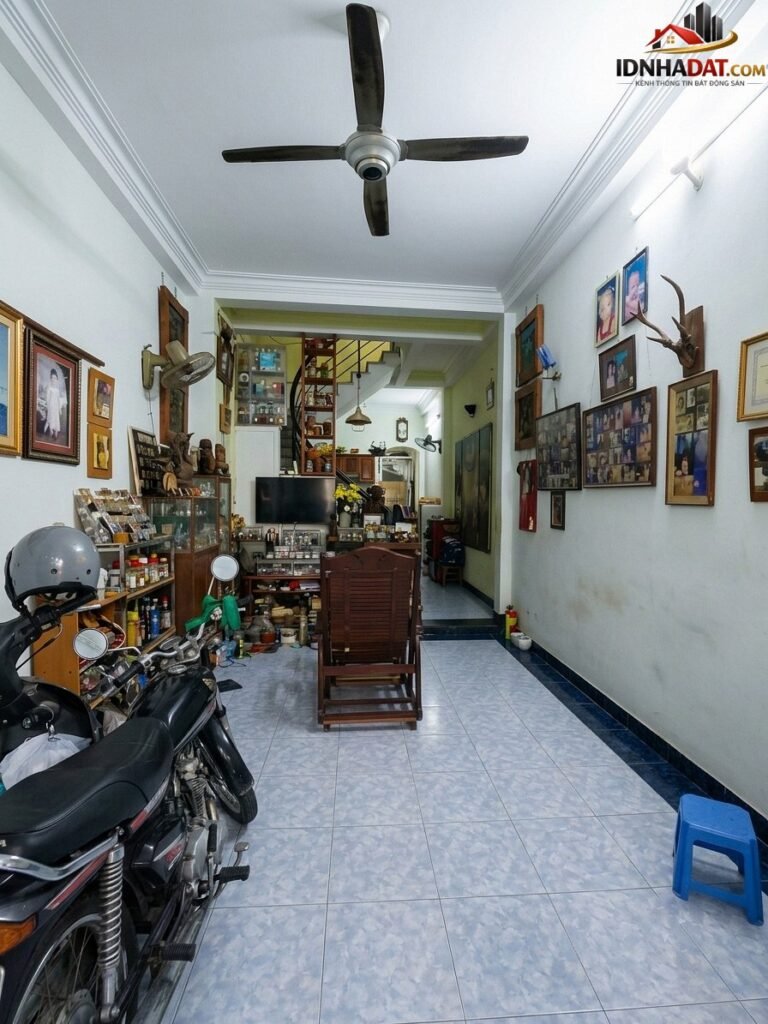 [Đánh Giá Bất Động Sản Sổ Đỏ] Nhà 3 Tầng Sàn BTCT Tại Đường Nguyên Hồng, Quận 11, Tiềm Năng Kinh Doanh Cao