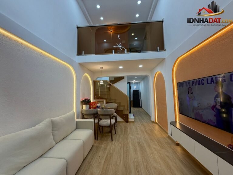 [Đánh Giá Bất Động Sản Sổ Đỏ] Nhà 3 Tầng Sát Ngã Tư Hàng Xanh, Quận 1, Tiềm Năng Tăng Giá Cao