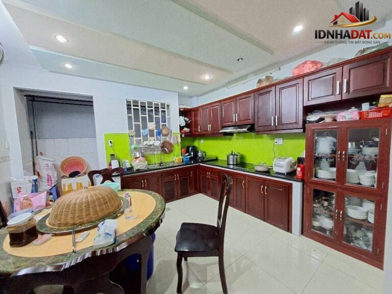 [Đánh Giá Bất Động Sản Sổ Đỏ] Nhà phố 90m2 tại Đường Trịnh Đình Thảo, Quận Tân Phú: Vị trí đắc địa, pháp lý rõ ràng