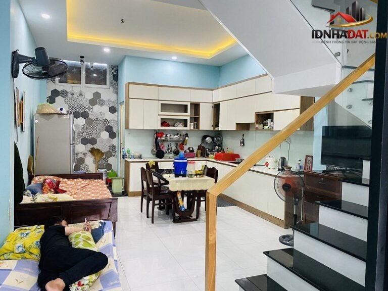 [Đánh Giá Bất Động Sản Sổ Đỏ] Nhà phố 3 tầng Đường Số 23, Bình Trưng Tây, Quận 2 – Vị trí thuận lợi và sổ hồng riêng