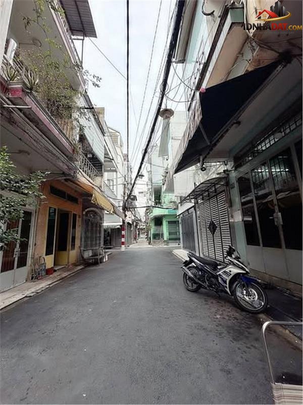 [Đánh Giá Bất Động Sản Sổ Đỏ] Nhà phố 3 tầng tại Đường Chấn Hưng, Quận Tân Bình, TP.HCM – Pháp lý sổ đỏ, ô tô đỗ cửa