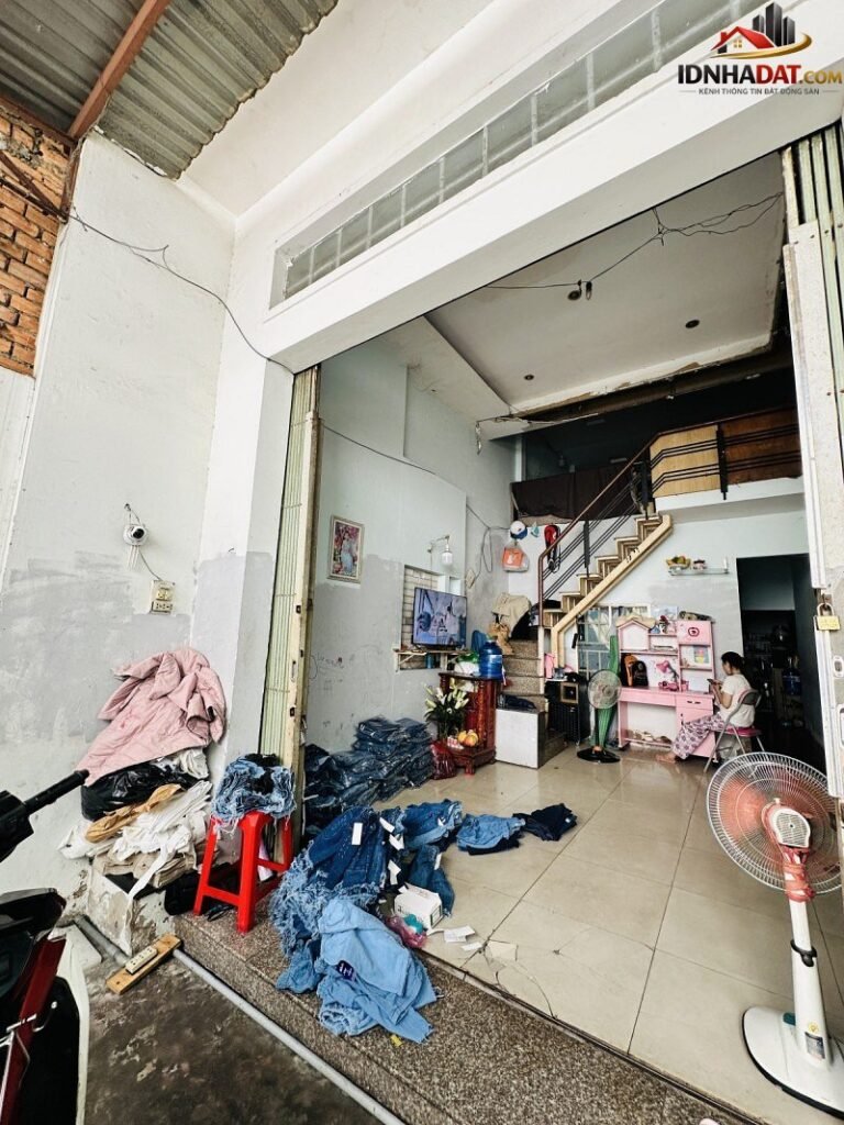 [Đánh Giá Bất Động Sản Sổ Đỏ] Nhà phố thổ cư có sổ đỏ 100m2 tại Đường Lê Trọng Tấn, Tân Phú, TP.HCM với tiềm năng khai thác cao