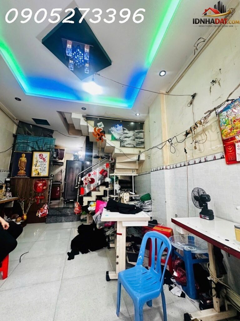 [Review Nhà Đất Sổ Đỏ] Nhà phố 4 phòng ngủ tại Đường Lạc Long Quân, Quận Tân Bình – Sổ đỏ đầy đủ, vị trí giáp quận 10