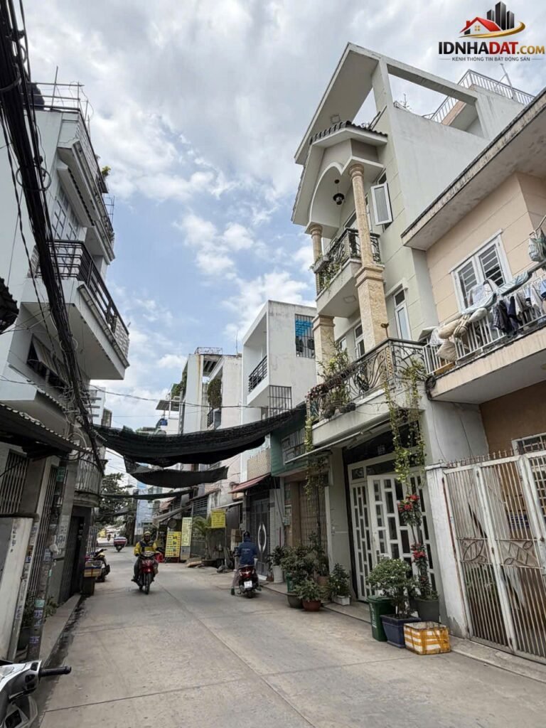 [Đánh Giá Bất Động Sản Sổ Đỏ] Nhà phố 58m2 hẻm xe hơi Đường Số 11, Bình Hưng Hòa, tiềm năng khai thác cao