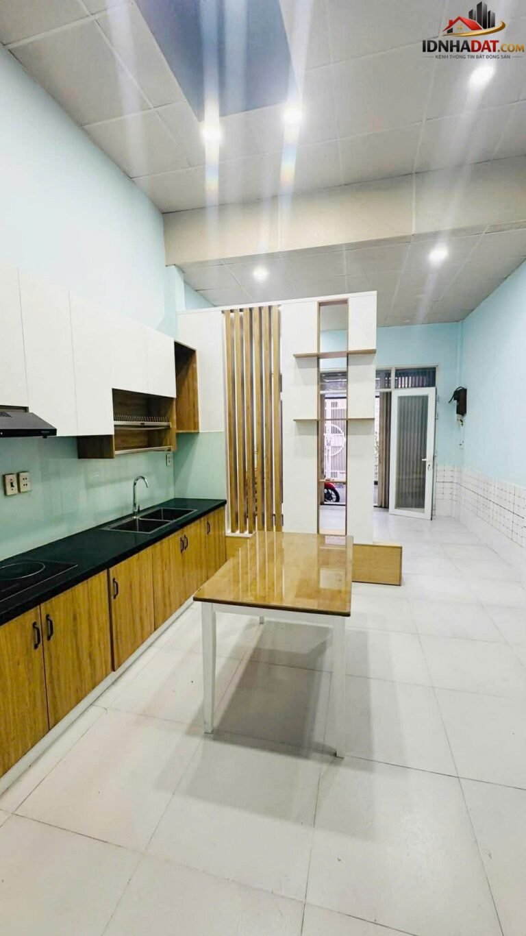 [Đánh Giá Bất Động Sản Sổ Đỏ] Nhà phố thổ cư có sổ đỏ tại Lũy Bán Bích, Tân Phú – Vị trí đắc địa gần Ủy ban