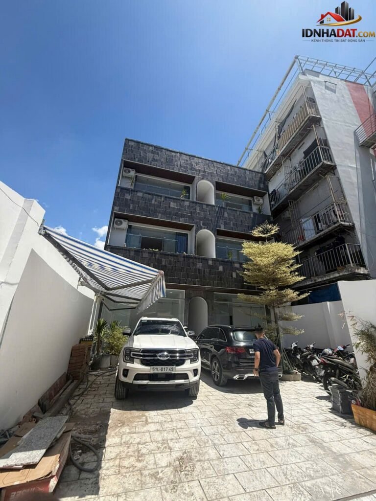 [Đánh Giá Bất Động Sản Sổ Đỏ] Biệt Thự Căn Hộ Dịch Vụ Tại Quận 2, TP Hồ Chí Minh Với Pháp Lý Sổ Đỏ Rõ Ràng