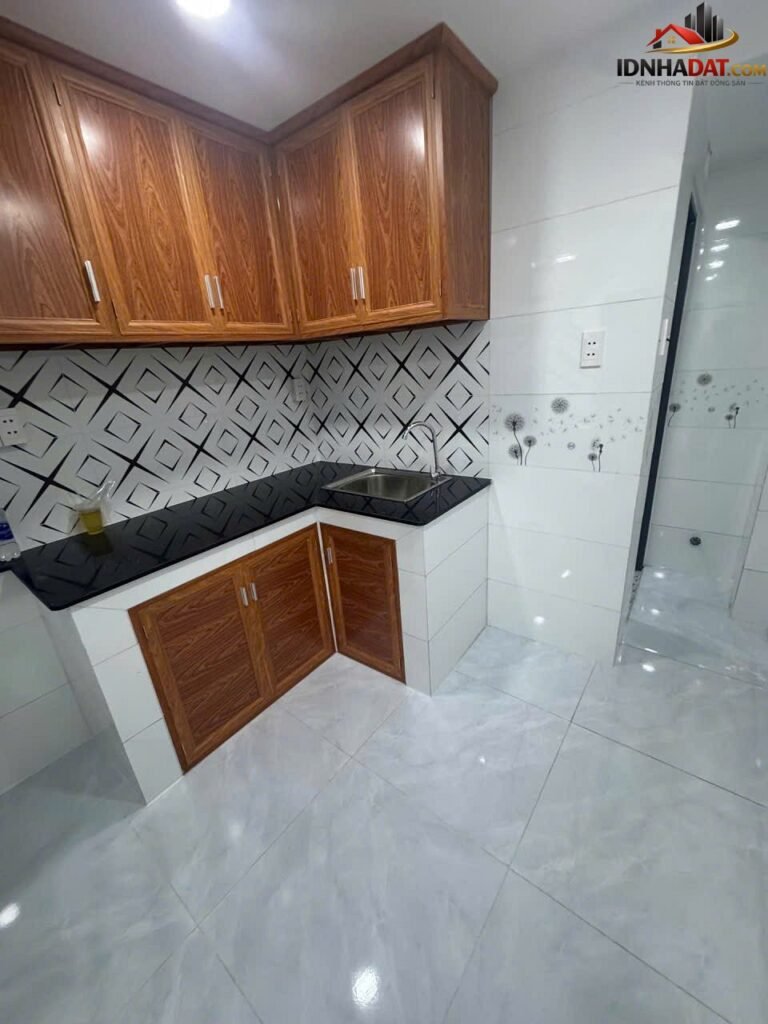 [Review Nhà Đất Sổ Đỏ] Nhà phố 3 tầng 4 phòng ngủ tại trung tâm quận 5, TP.HCM – Pháp lý sổ đỏ đầy đủ