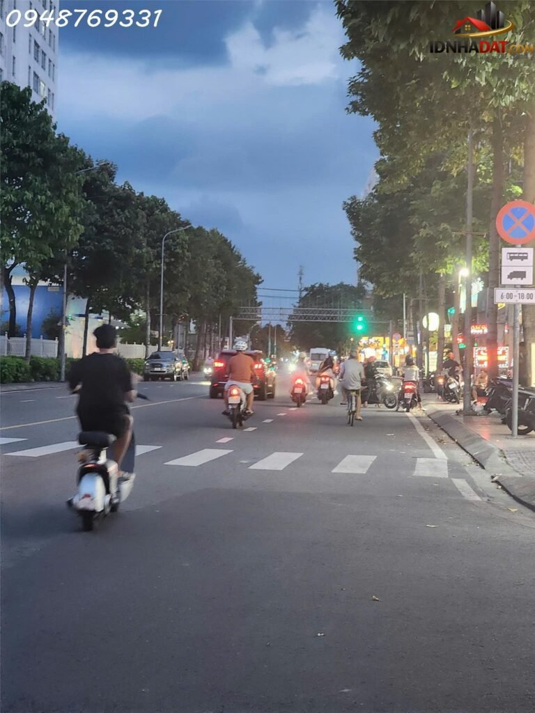 [Review Nhà Đất Sổ Đỏ] Căn hộ dịch vụ 130m2 Đường Âu Dương Lân, Quận 8 – Sổ đỏ, thu nhập ổn định