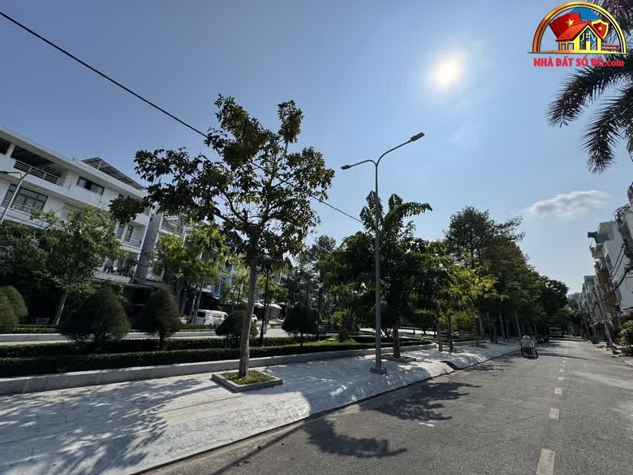 Biệt Thự Gỗ Lim 200 m² 75 tỷ – Bán nhà đất Đường Lý Chiêu Hoàng – Phường cũ Bình Phú – Quận 6 – Phường mới Bình Phú – Thành phố Hồ Chí Minh