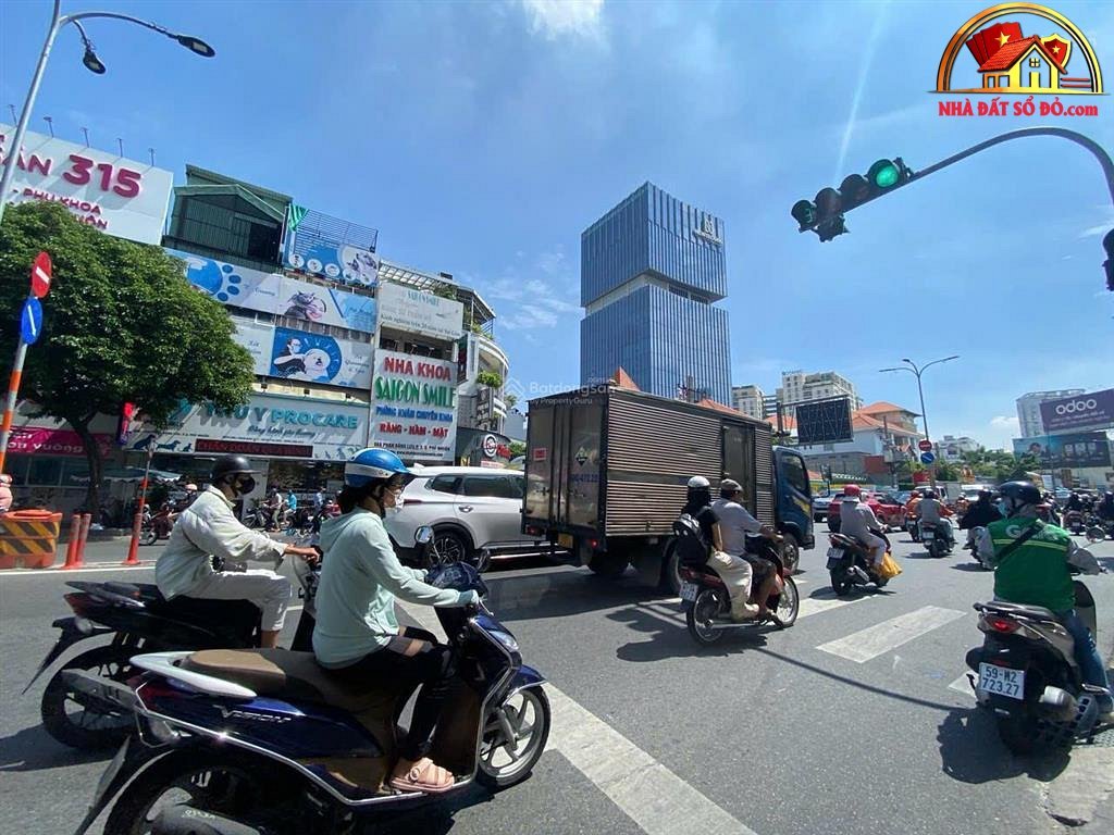 Bán nhà đất Đường Phan Đăng Lưu – Phường cũ 5 Quận Phú Nhuận – Phường mới 5 – Thành phố Hồ Chí Minh Diện tích 570 m2 – Giá 75 tỷ