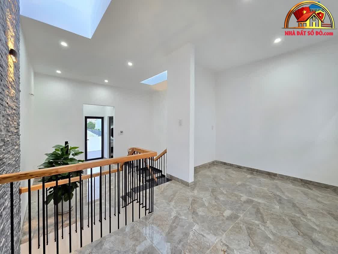 Nhà 1 Trệt 2 Lầu Mới Xây Đẹp Tại Đường Nguyễn Triệu Luật – Phường cũ Tân Tạo Quận Bình Tân – Phường mới Tân Tạo – Thành phố Hồ Chí Minh Diện Tích: 120m² Giá: 5.7 tỷ